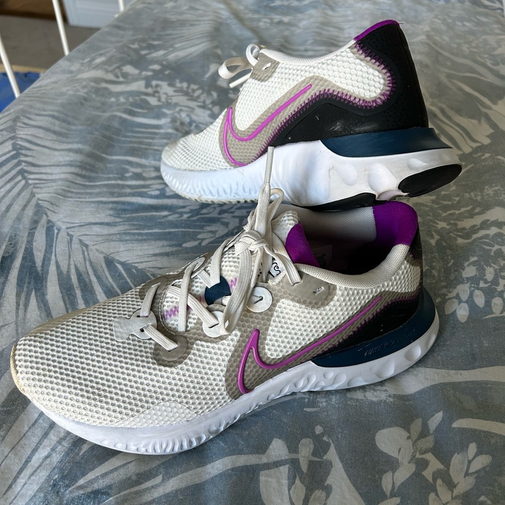 Nike Renew Tennis shoes